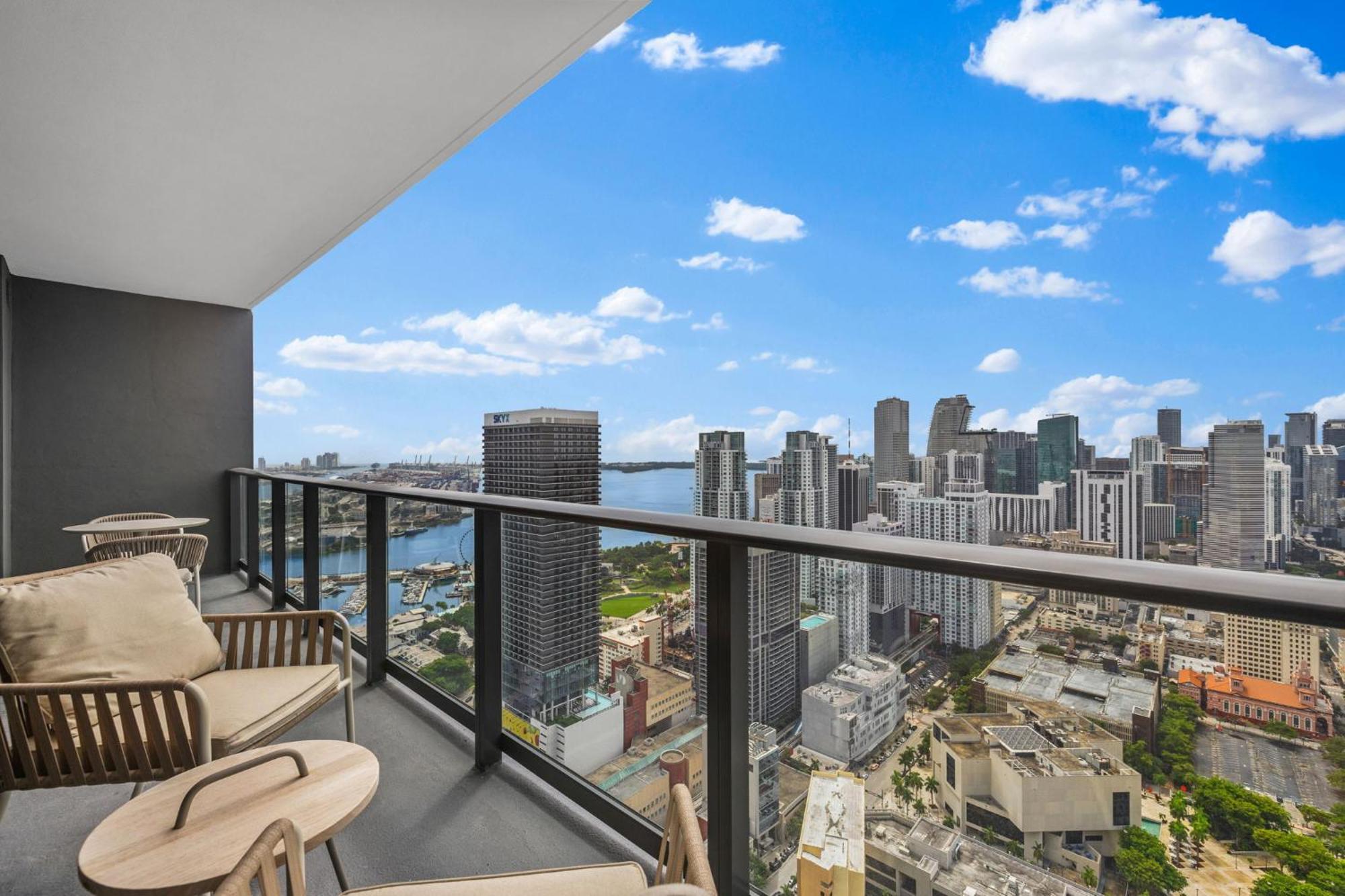 Apartment Luxury Panoramic Views - The Ultimate Downtown Getaway *