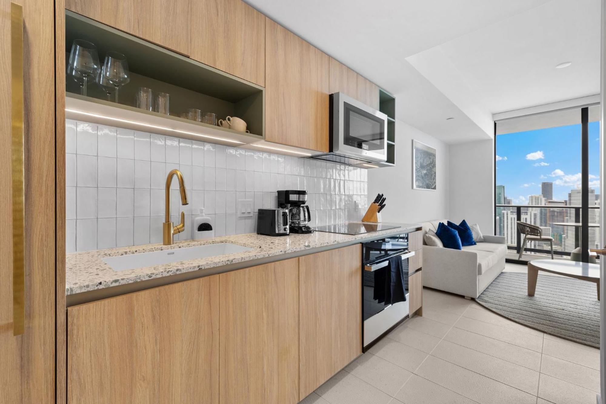 Luxury Panoramic Views - The Ultimate Downtown Getaway Apartment