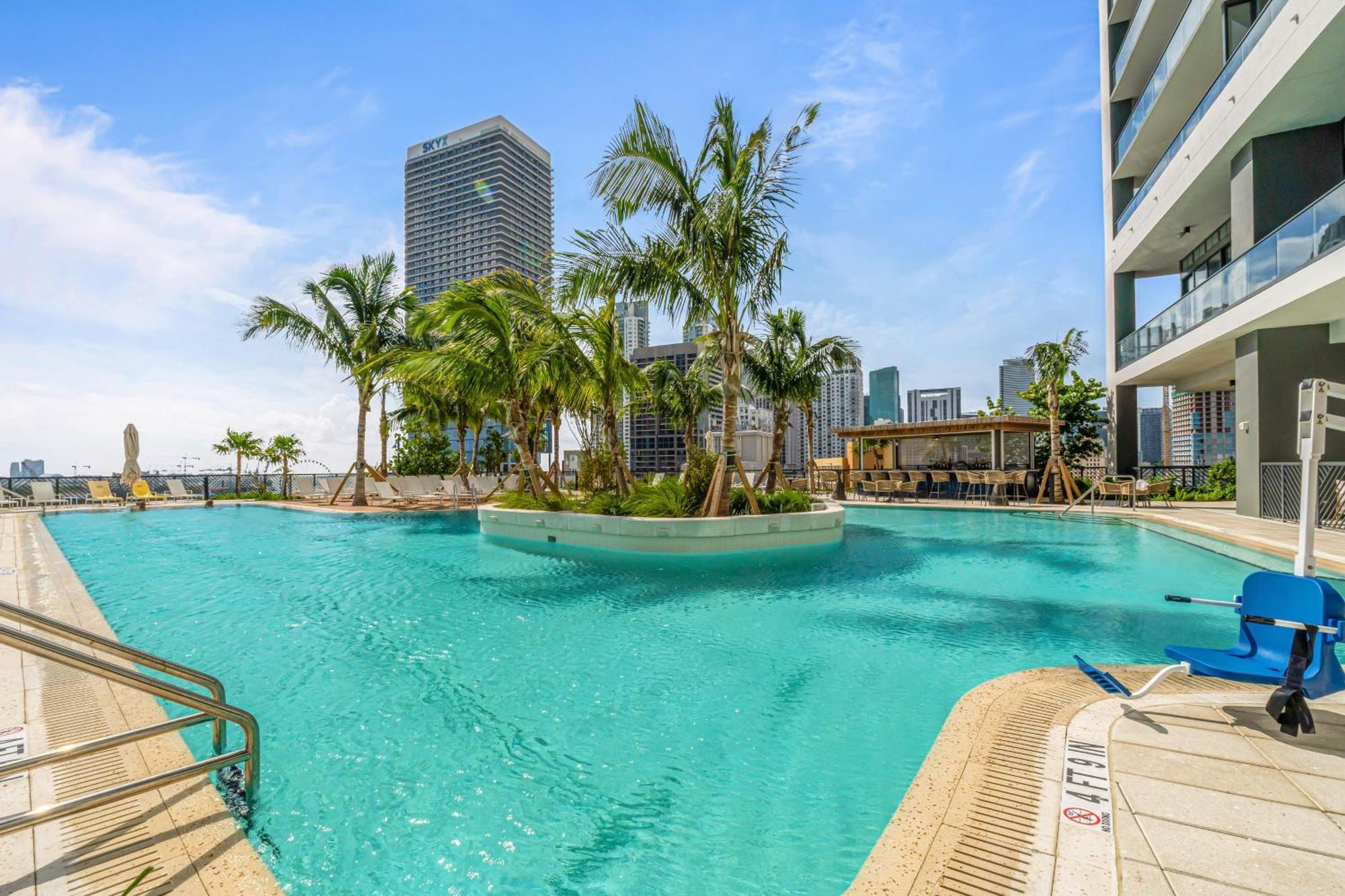 Luxury Panoramic Views - The Ultimate Downtown Getaway Apartment *