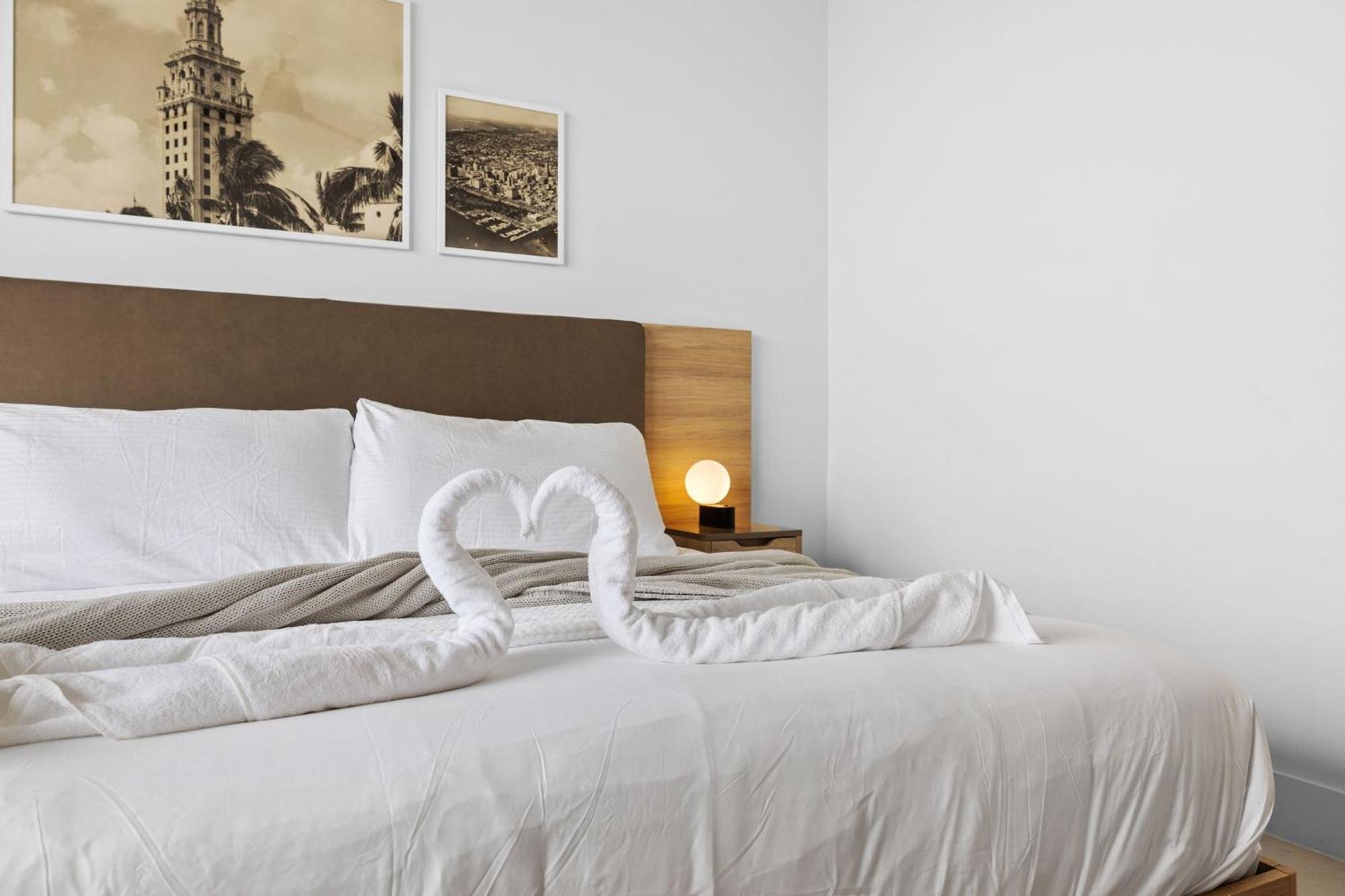 Luxury Panoramic Views - The Ultimate Downtown Getaway Apartment