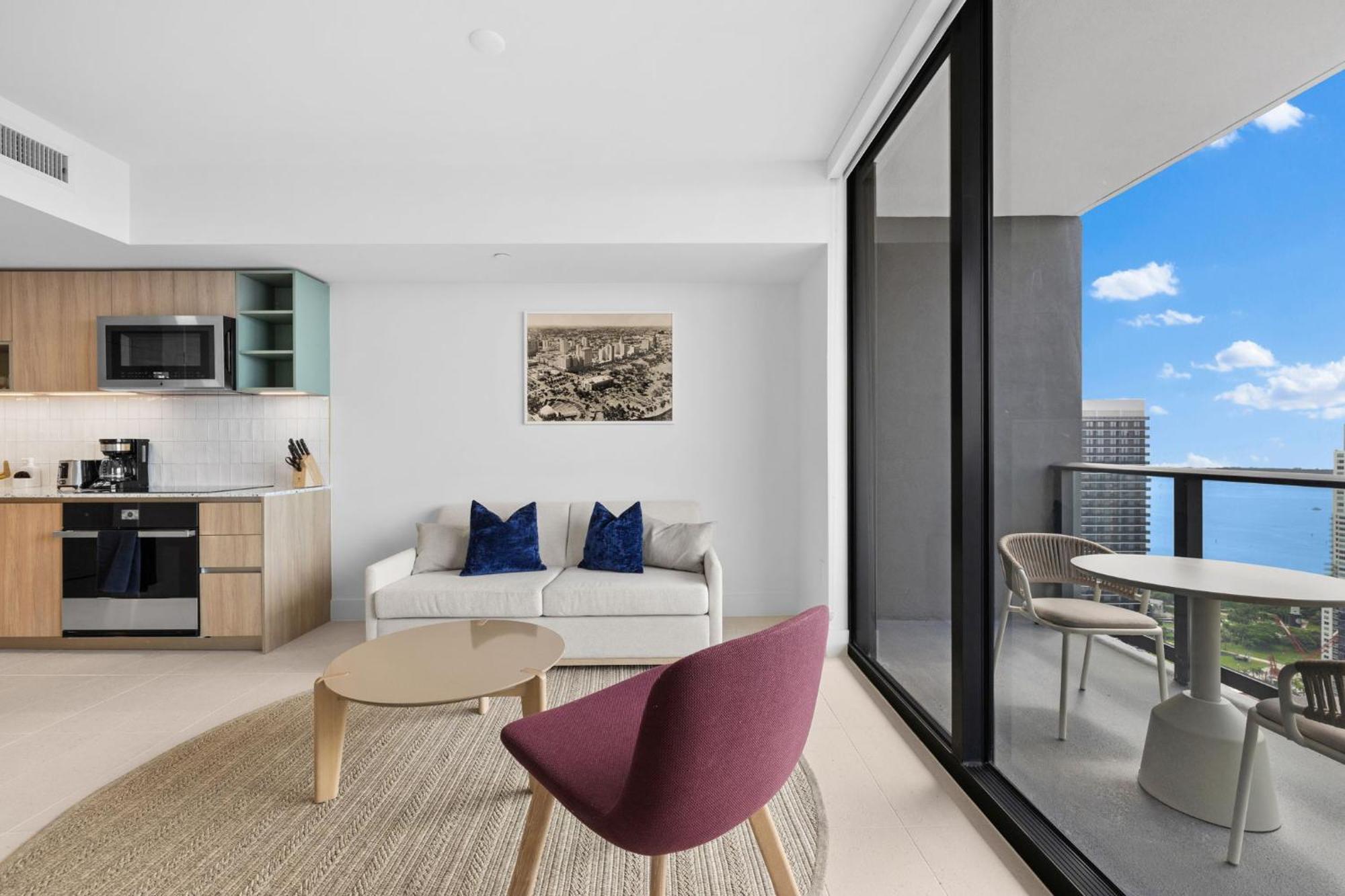 Luxury Panoramic Views - The Ultimate Downtown Getaway Apartment *