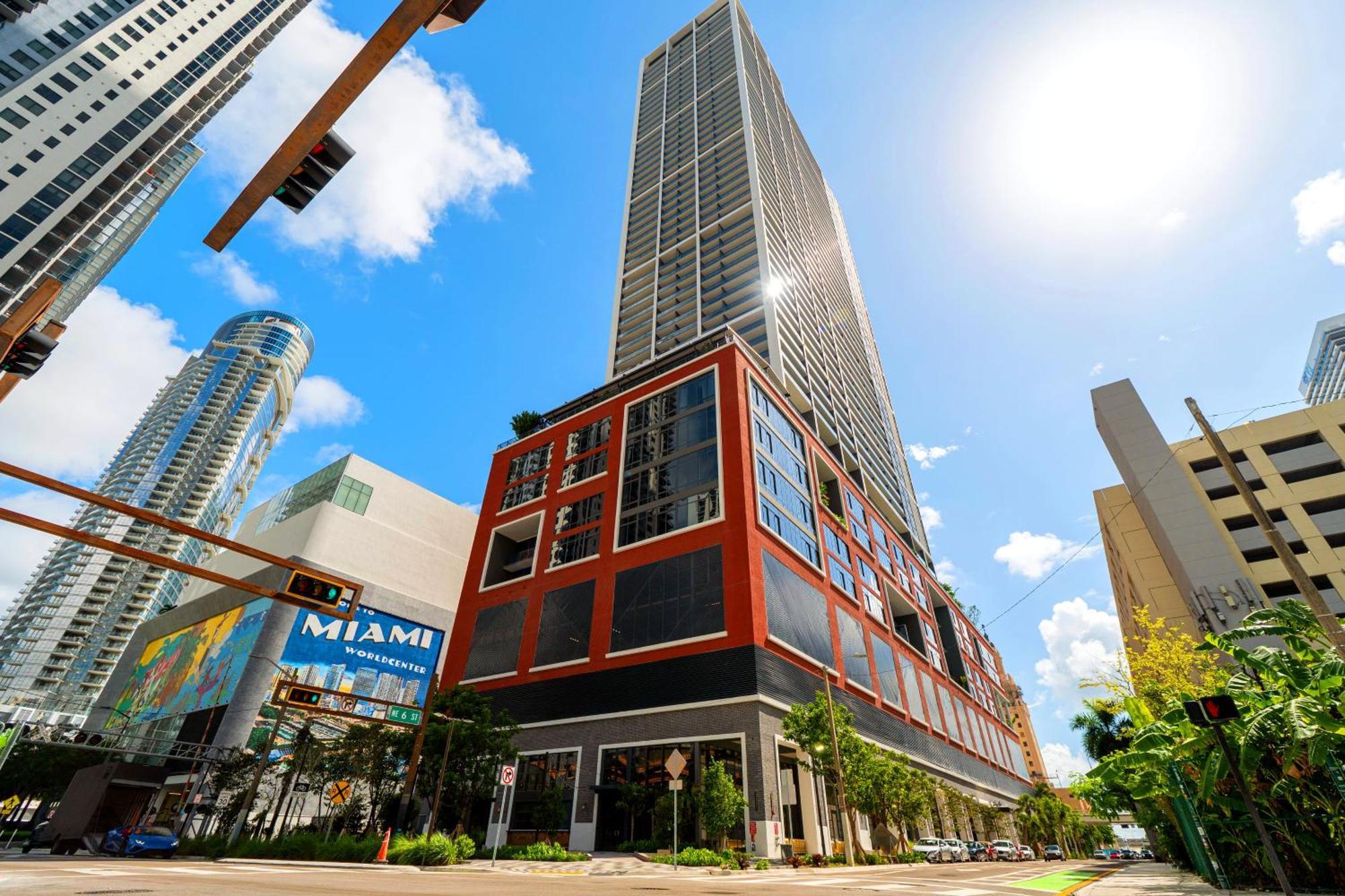 Luxury Panoramic Views - The Ultimate Downtown Getaway *