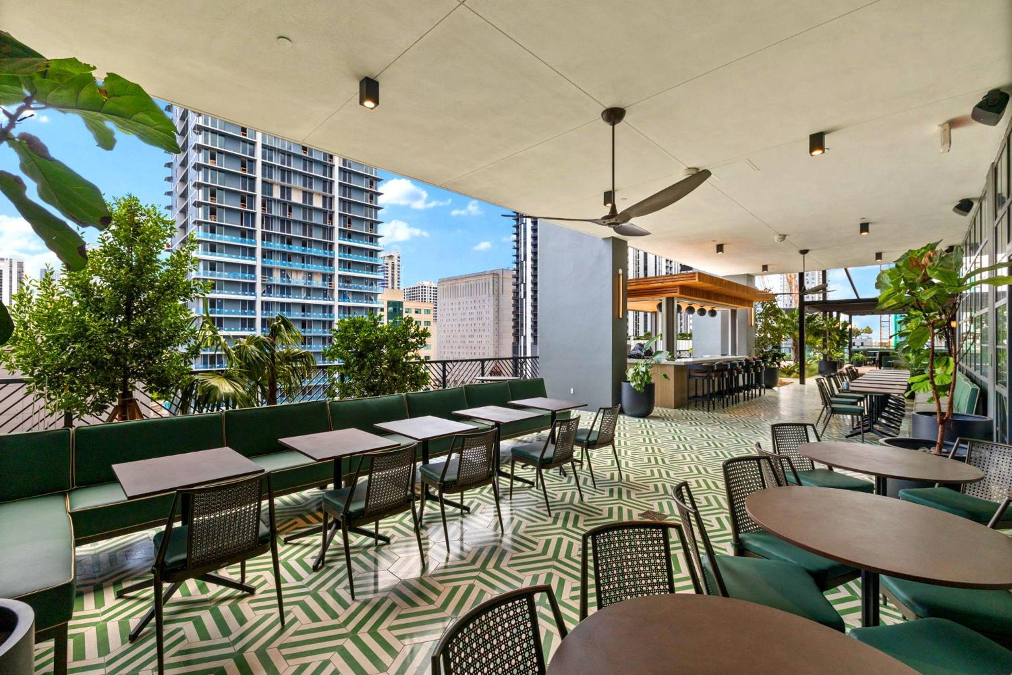 Luxury Panoramic Views - The Ultimate Downtown Getaway Apartment *